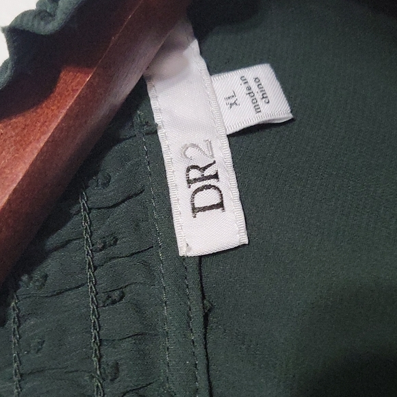 DR2 | Textured Green Blouse - Picture 4 of 5